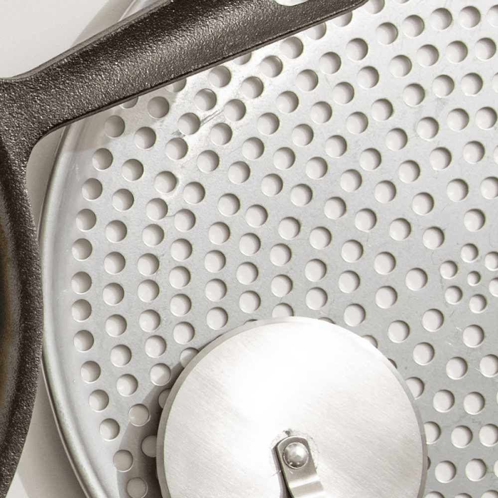 Browne Canada Foodservice Pizza Pans Each Browne 575350 Pizza Tray Aluminum 10 Inch 25.4cm Perforated | Denson CFE